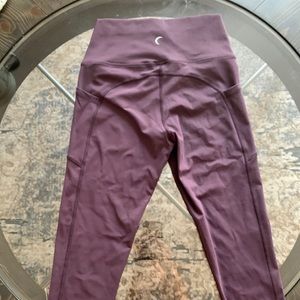 Zyia Active Brilliant crop leggings in Wine